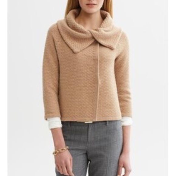 Banana Republic Sweaters - NWOT Banana Republic Merino Wool Sweater